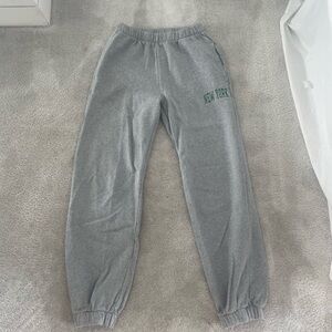 BRANDY MELVILLE John Galt Light Gray New York Rosa Sweatpants